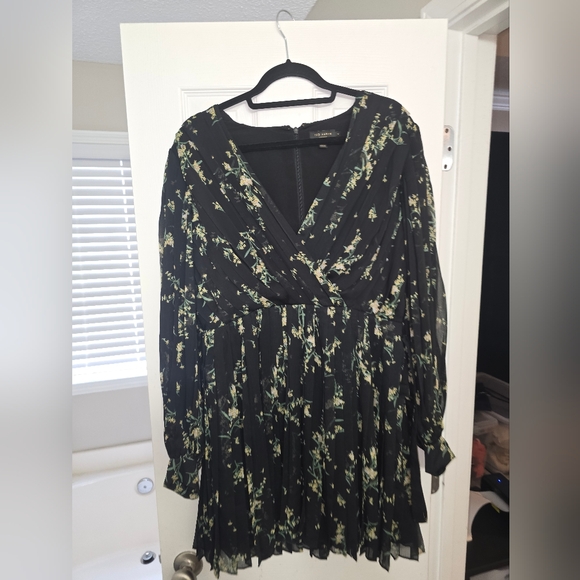 Ted Baker Black Floral Pleated Mini Dress Size 10 - Picture 2 of 10